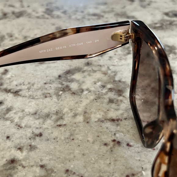 Womens Prada Square New with case - Picture 4 of 4